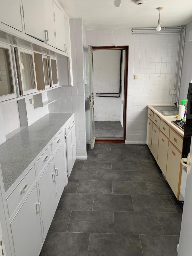 5 Bedroom House With Outdoor Space 업민스터 외부 사진