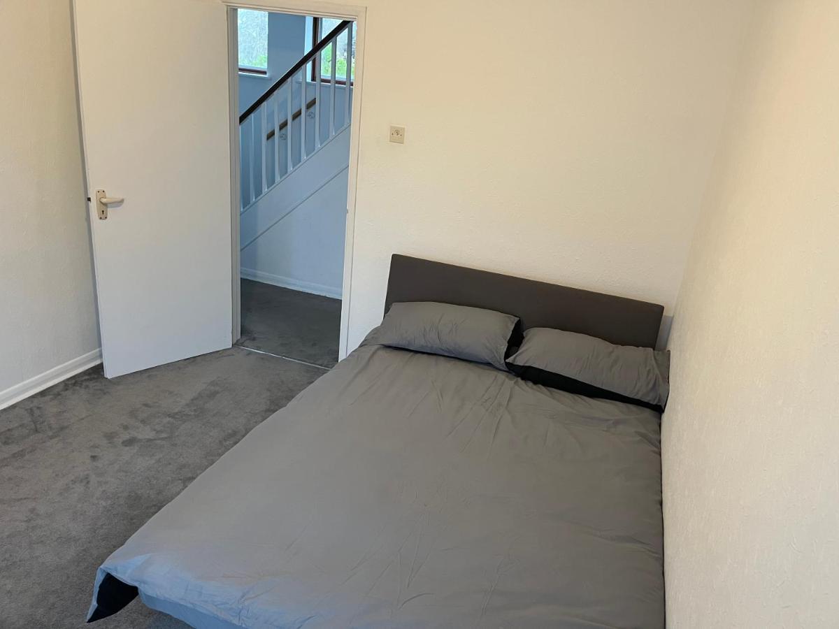 5 Bedroom House With Outdoor Space 업민스터 외부 사진